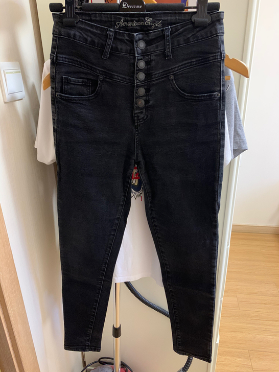 高腰黑色牛仔裤紧身裤