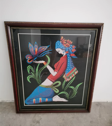 手工刺绣画 家里装修，便宜出。 有很多副画...