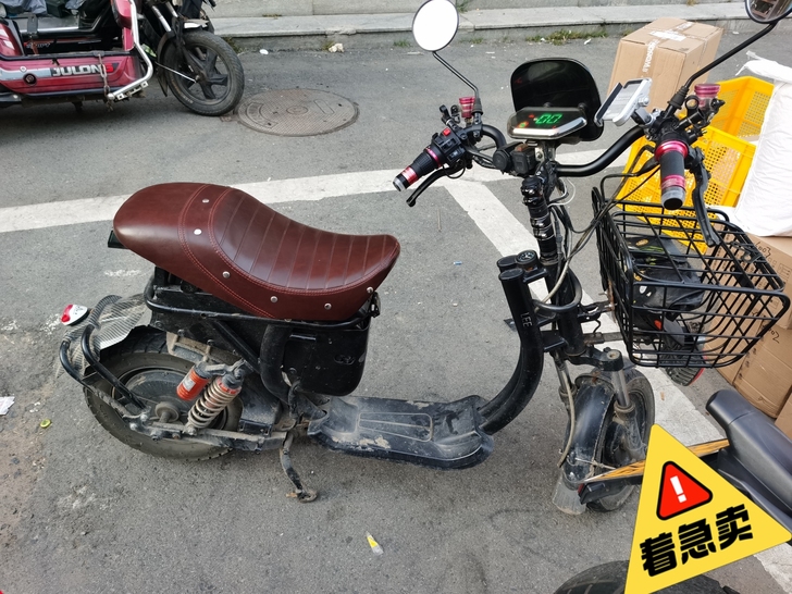 电动车锂电的，72V的最高时速70迈，车体...