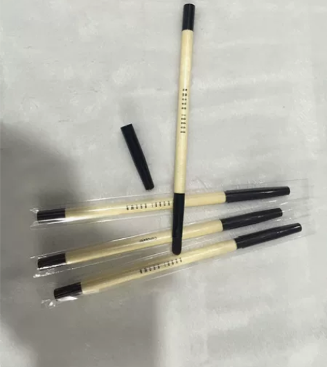 芭比布朗遮瑕刷 带帽 便携刷感兴趣的话给我...
