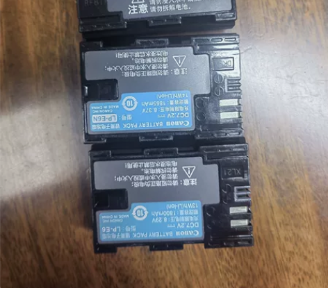 佳能单反相机电池和充电器EOS R5 R...