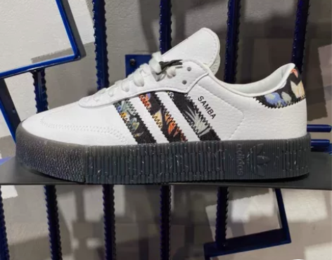 阿迪达斯Adidas贝壳鞋女印花休闲板鞋A...