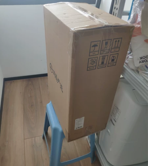 网易严选行李箱20寸,全新,白色 感兴趣的...