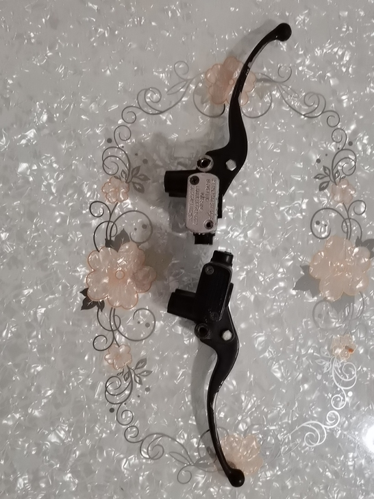 雅迪X5原装直推成色不是很好,便宜出了邮费...
