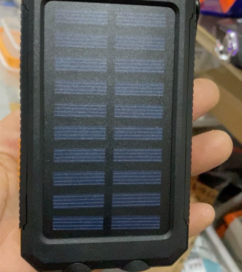 太阳能充电宝款式很多随机发介意勿拍 感兴趣...