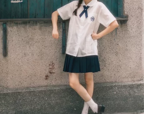 师大附中校服一套，上衣+短裙，仅试穿 感兴...