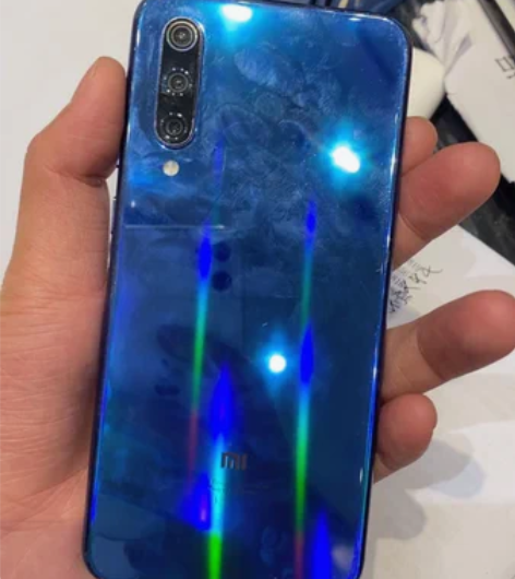 小米9se6+64 外观有些磕碰 换的国产...