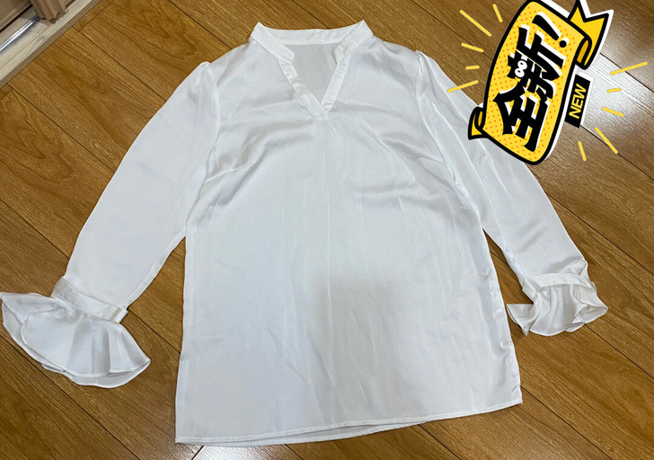 全新两件套,可叠穿可分开穿。不起褶皱的面料...