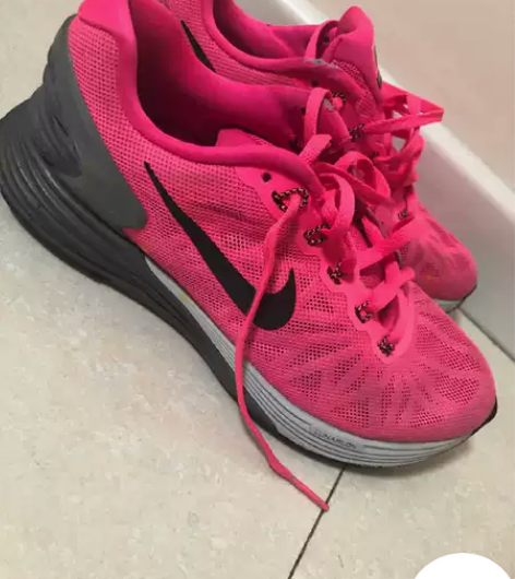 耐克nike特步玫红色女士女款运动鞋气垫鞋...