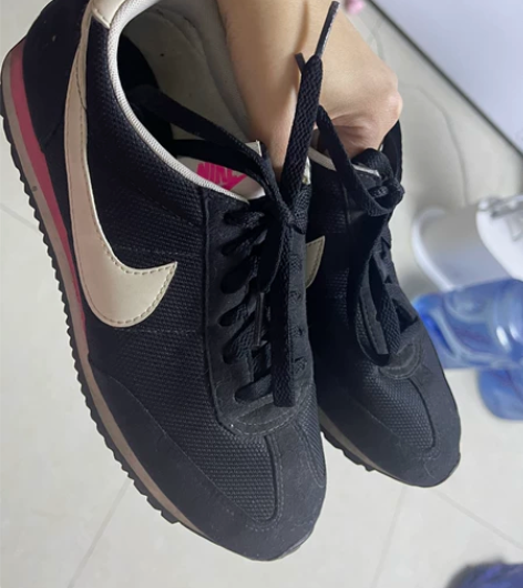 NIKE运动鞋 穿过一两次