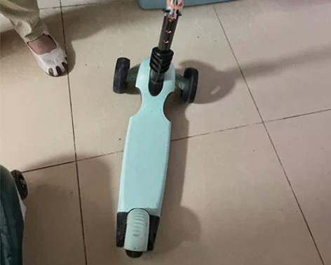 滑板车+摇摇马,搬家不带了。 地址:北京大...
