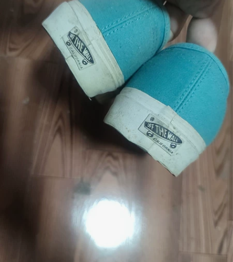 vans帆布鞋 忘了渠道怎么来的了。不过保...