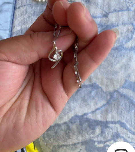 自己很喜欢，但是近三四年是没办法戴这项链了...