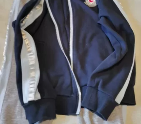 130校服,质量很好 很新,小了 中关村二...