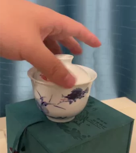 景德镇墨雨手绘釉下彩两才盖碗 感兴趣的话点...
