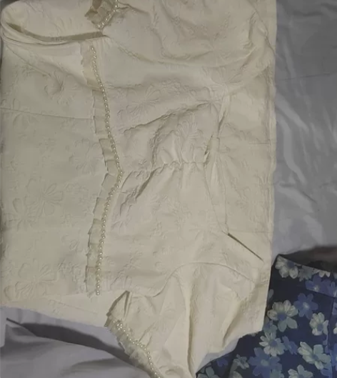 法式方领复古提花白色连衣裙。80~105斤...