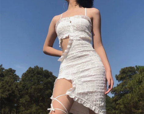 KLIOU 法式辣妹风性感镂空露腰吊带连衣...