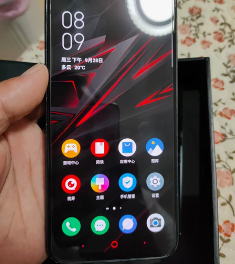 努比亚play 电竞手机游戏手机 有肩部按...