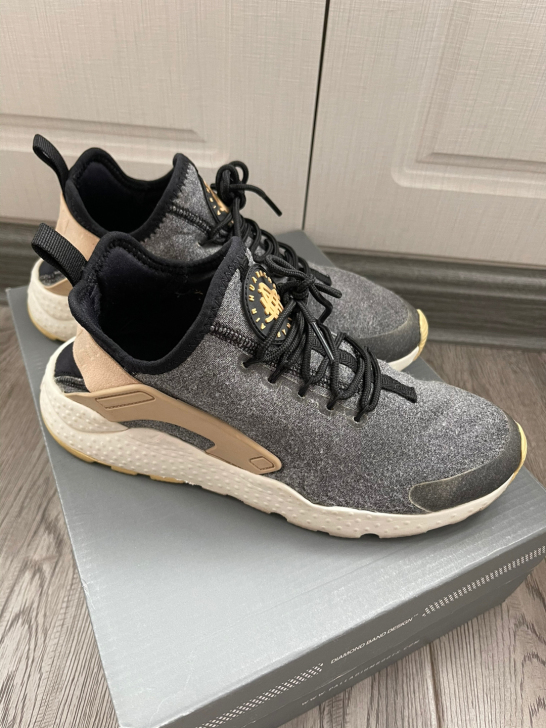 耐克Nike运动休闲跑鞋,购于沈阳大悦城专...