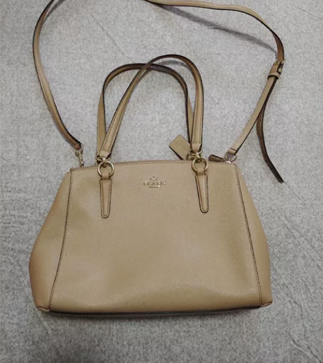 coach单肩斜挎包瑕疵包包。 coach...