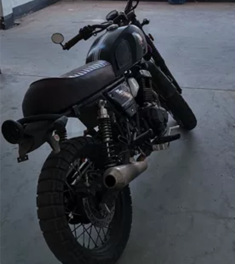 凌治250复古摩托车,动力非常好,不能上牌...