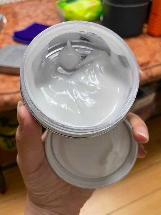 听妍白松露涂抹面膜,余量如图,勺子不见了,...
