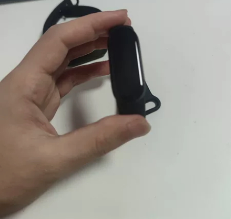 小米手环6NFC版 99新，包邮，少充电器...