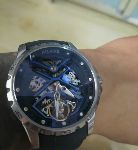 男款艾浪品牌流浪地球系列原价1260元的运...