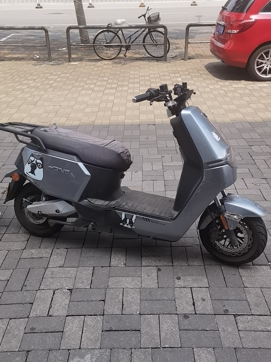 电动车八成新带电瓶60v72
