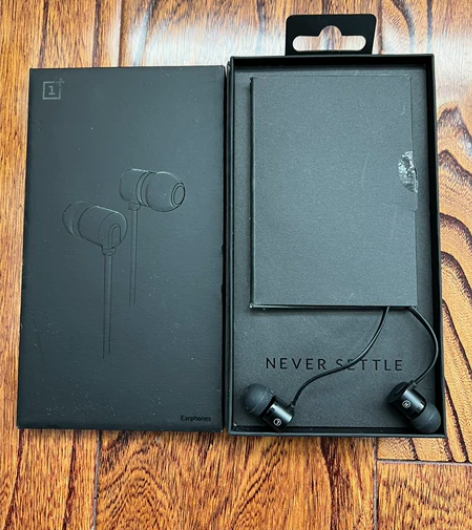 一加银耳2T耳机(黑色)几乎全新 二手物品...