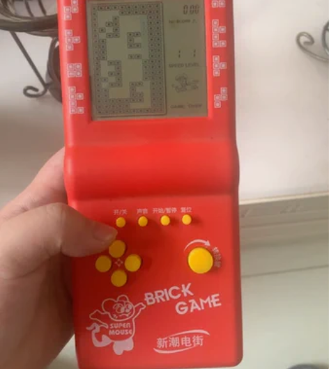 童年记忆游戏机 几乎全新，5元出 可以玩俄...