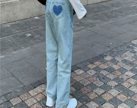 小直筒牛仔裤女春季新款浅蓝色爱心刺绣裤子复...