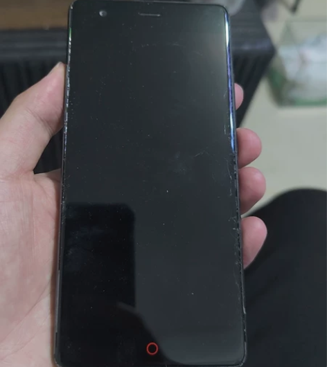 努比亚z17坏手机,开不了机。 感兴趣的话...
