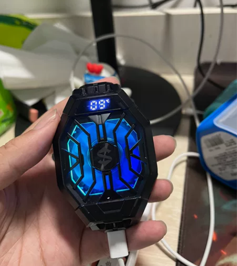 黑鲨2 Pro手机散热器背夹，买回来没咋用...