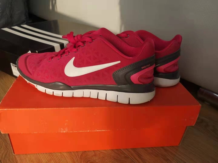Nike运动鞋，穿的很干净，正品