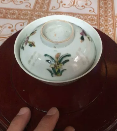 晚清民国，四季花卉盖碗，全品，盖纽有个小磕...