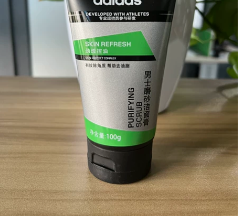 阿迪达斯男士劲透控油磨砂洁面膏100克,临...