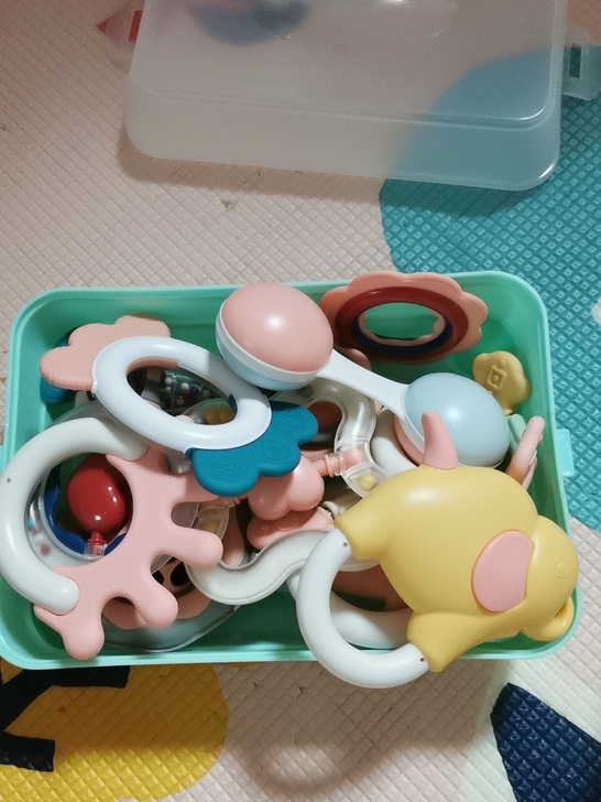 宝宝摇铃几乎全新。