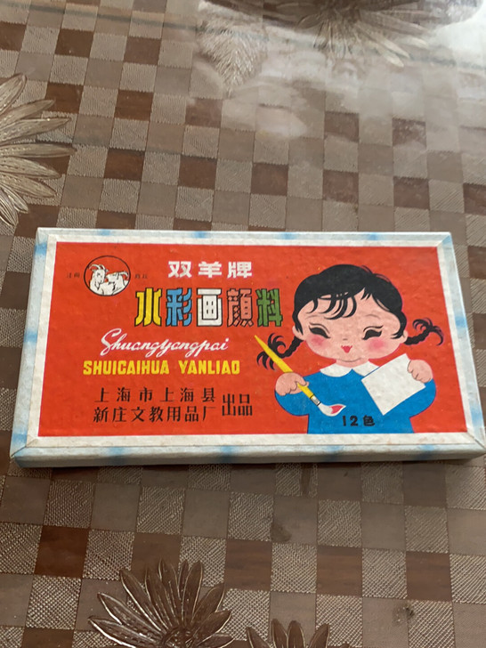 好怀旧啊！（可爱的小女孩，双羊牌水彩画颜料）