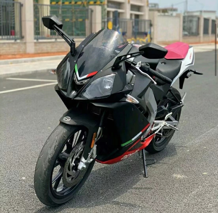 全新公路赛车二手摩托车精品车本田，铃木，雅...