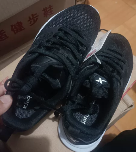 33码全新正品特步跑鞋男童透网鞋,内长20...