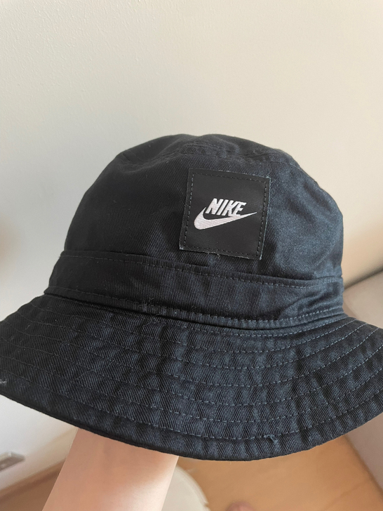 nike渔夫帽 戴过一次就丢在一边吃灰了 ...