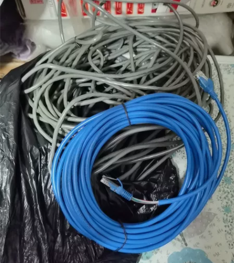 网线,灰色十米一根,95新,蓝色应该是至少...