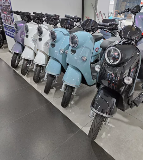 台铃电动车 新款M10 72V20A天能台...