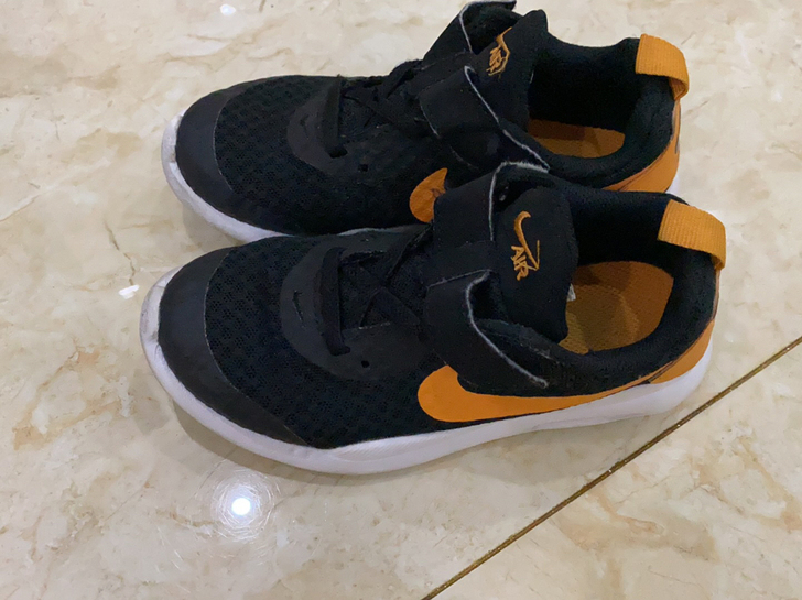 Nike气垫鞋,11c,特价转了,秋季正穿