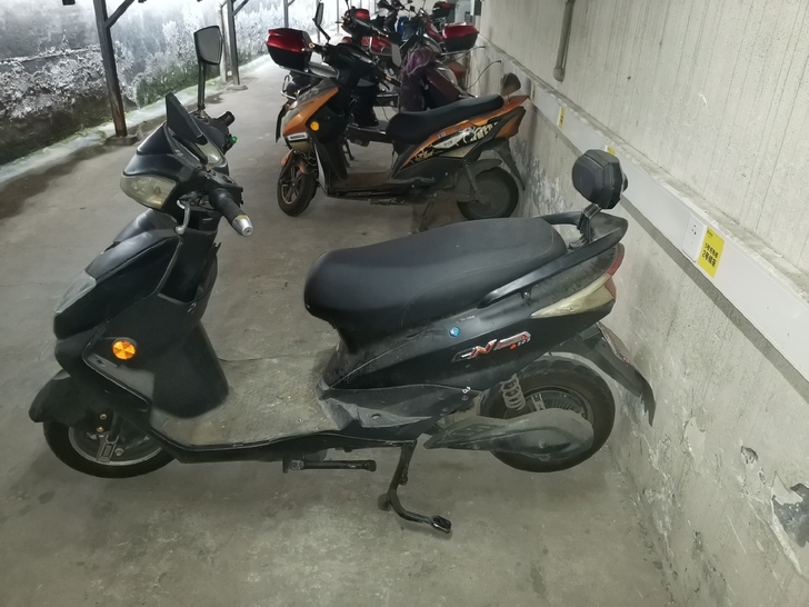 个人闲置电瓶车72伏7至8成新,现在能跑8...
