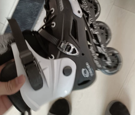 新的轮滑鞋,就穿过一次,正牌龙卷风的,网上...