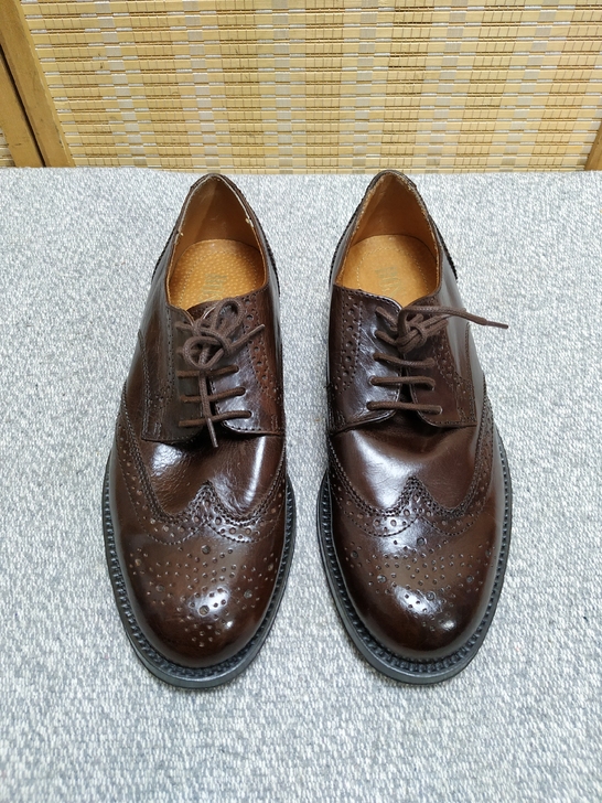 全新葡萄牙产布洛克雕花德比男鞋。9.5码。...
