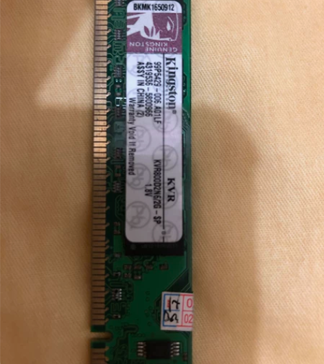 金士顿内存条,2G。具体看标贴 感兴趣的话...