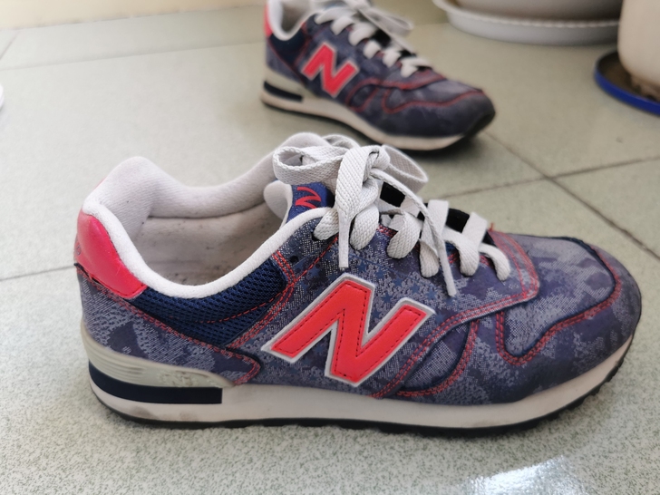 本人自用一双NB鞋，39码，买回来有点小了...